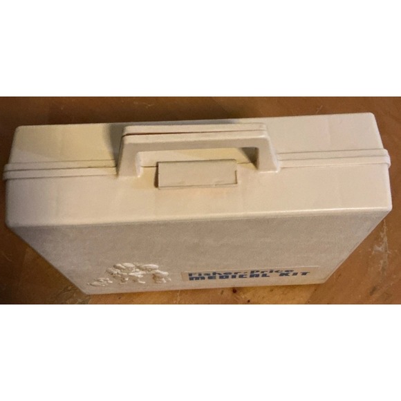 Vintage 1977 Fisher Price Medical Kit Doctor/Nurse Play Set #936 Complete w/Case - Picture 4 of 11